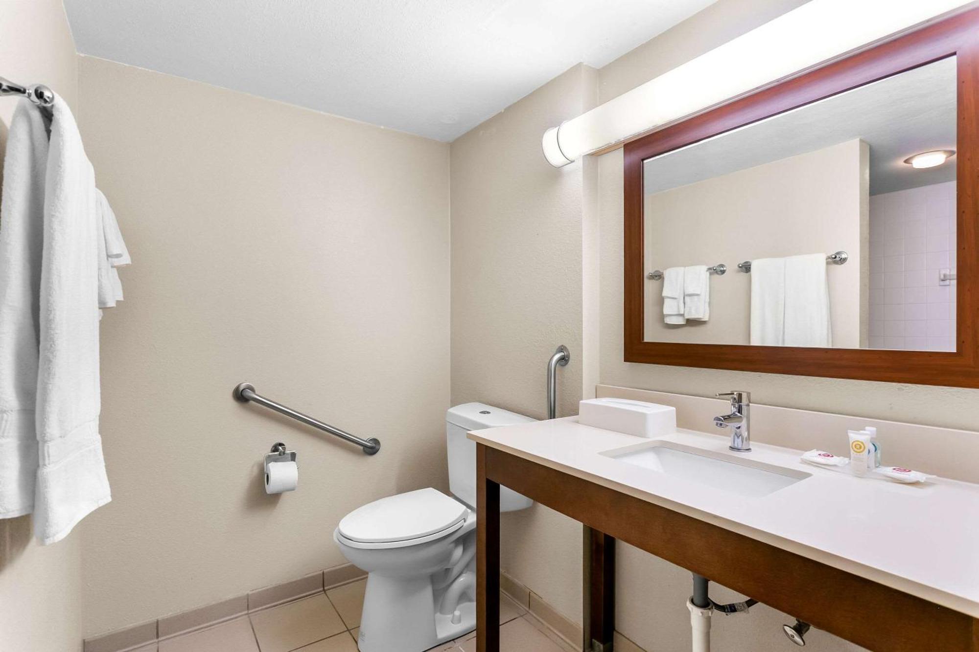 Comfort Inn Red Horse Frederick Exterior photo